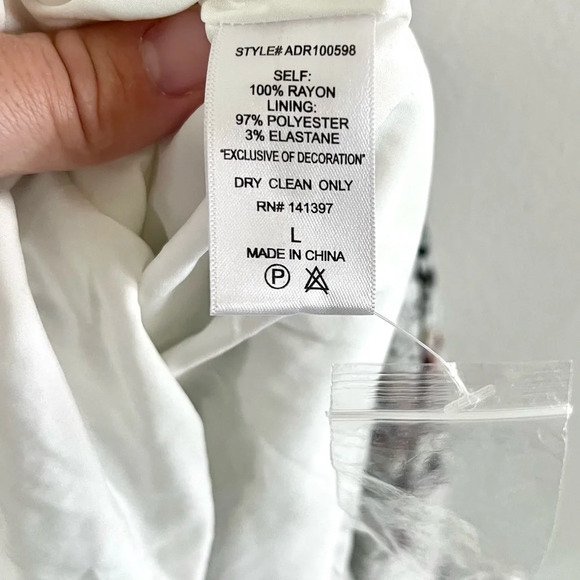 ASTR The Label White Floral Eyelet Short Flutter Sleeve Dress Size Large NWT - Picture 15 of 15